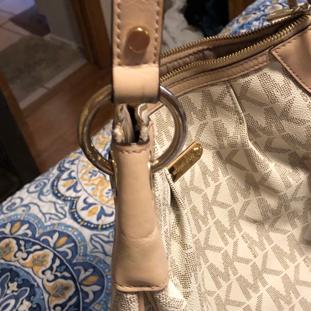 Michael Kors Hobo style purse - Picture 4 of 4